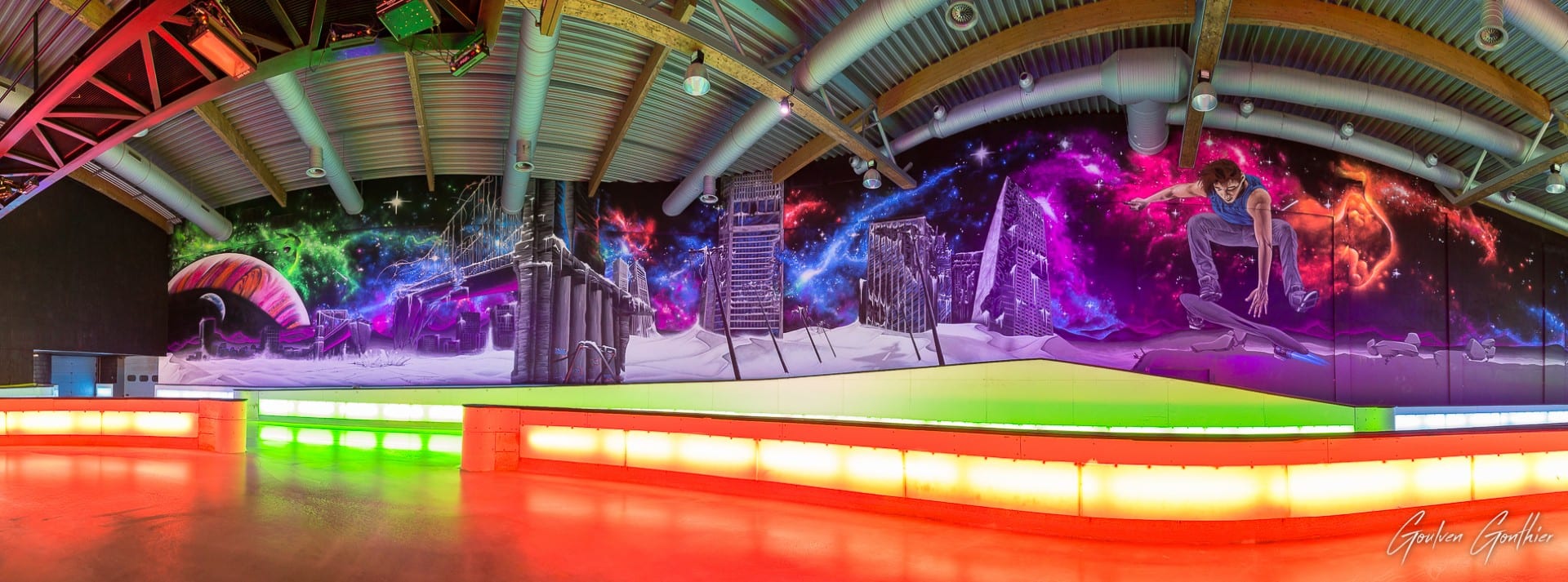 Fresque galaxy peinte par Graffit One dans la patinoire Végapolis à Montpellier